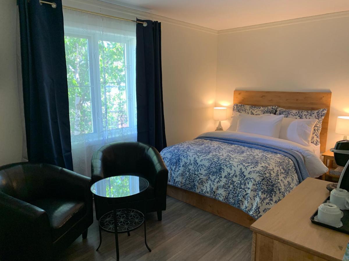 Auberge La Rosepierre Bistro Henri Grandes Bergeronnes Bagian luar foto