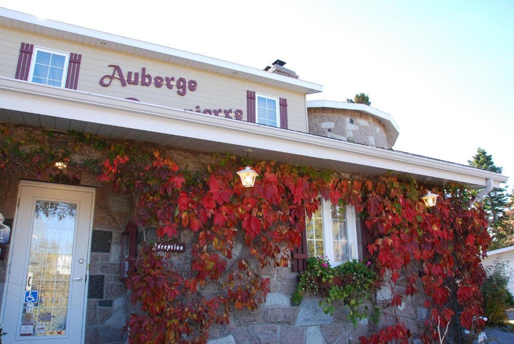 Auberge La Rosepierre Bistro Henri Grandes Bergeronnes Bagian luar foto