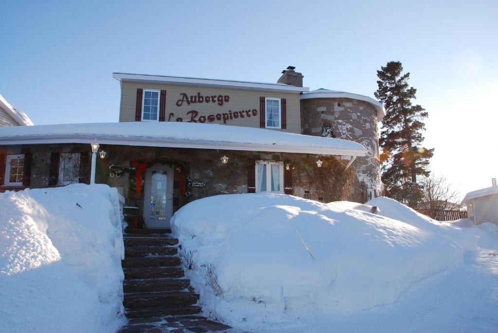 Auberge La Rosepierre Bistro Henri Grandes Bergeronnes Bagian luar foto